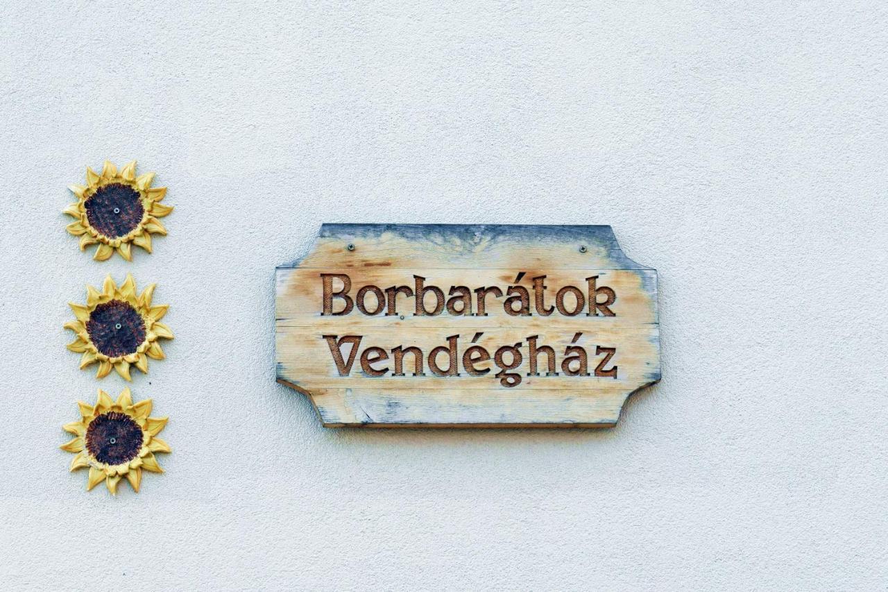 Отель Borbaratok Vendeghaz Виллань Экстерьер фото
